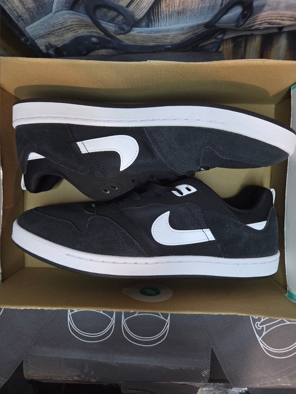Nike SB Alleyoop Black White Skate Shoes - Men’s Size 11.5